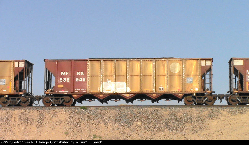 WB Unit Loaded Hooper Frt at Erie NV W-Pshr -80